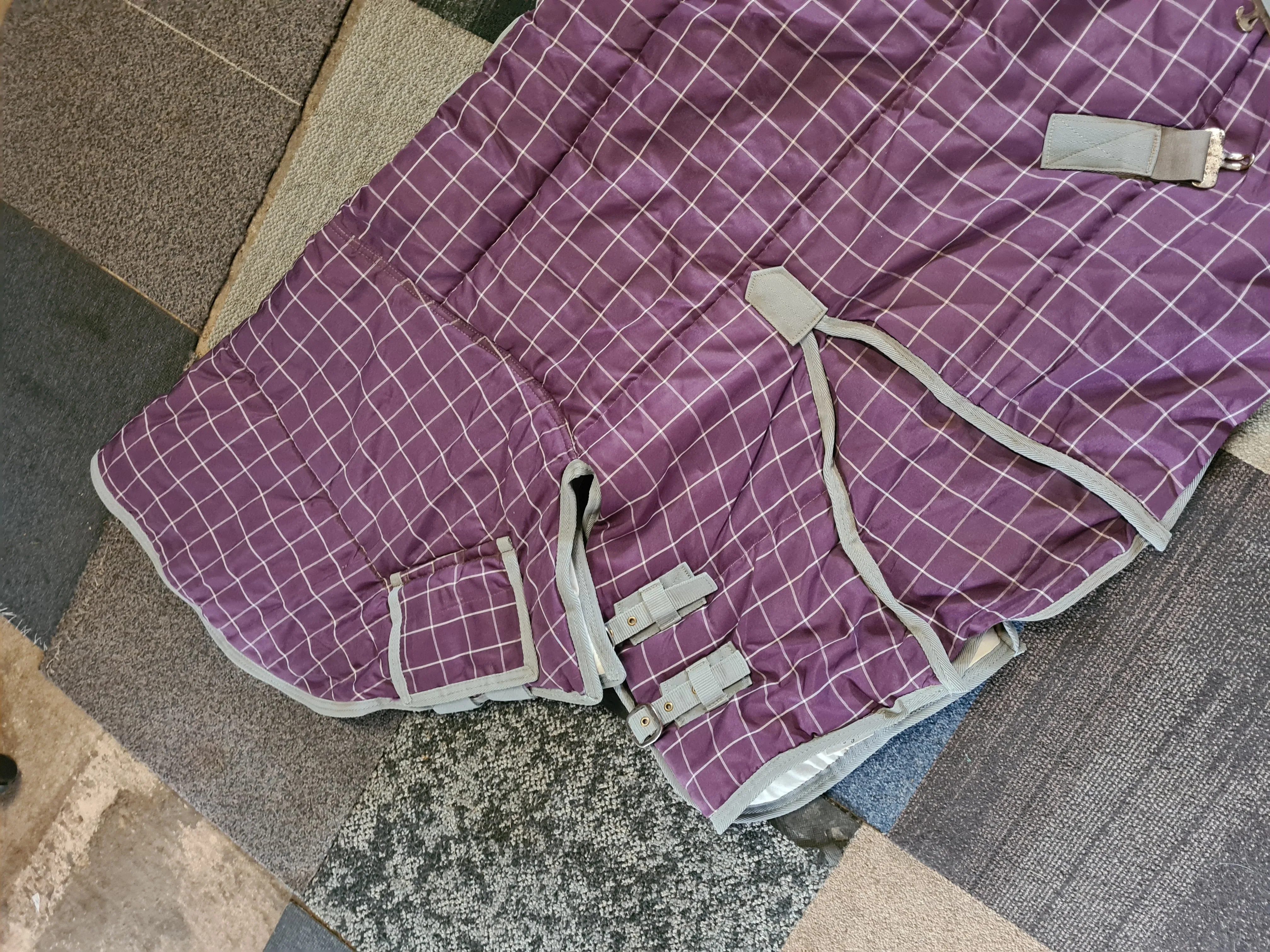 6'9 purple checkered rhinegold heavy stable rug with neck, great condition