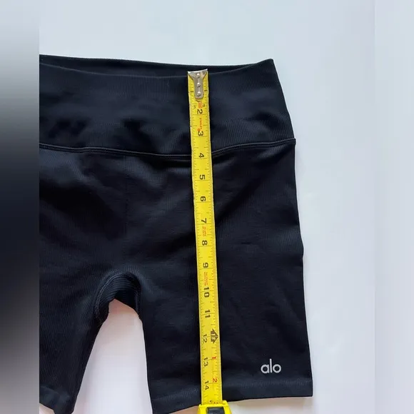 ALO Yoga Seamless Ribbed Favorite Short Black