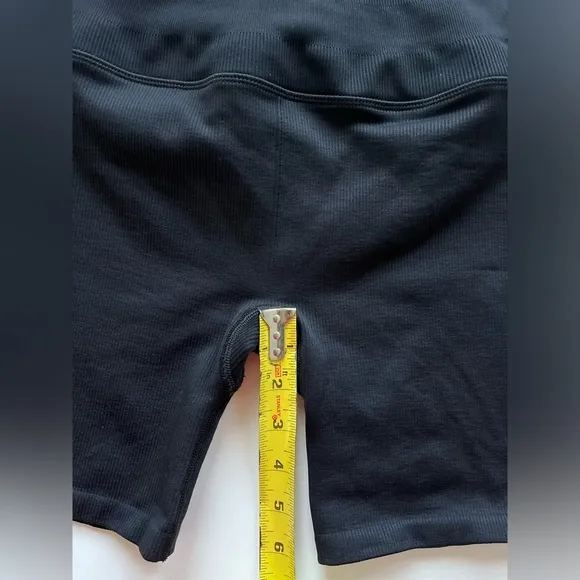 ALO Yoga Seamless Ribbed Favorite Short Black