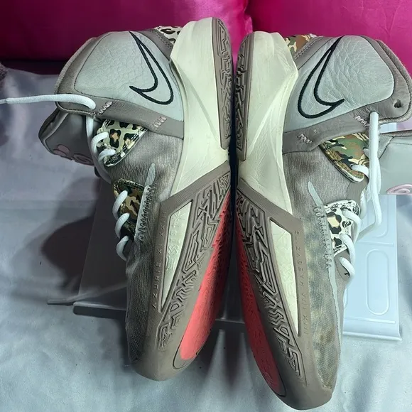 (B)‎ Nike Kyrie Infinity Leopard Print Basketball Shoes Iron Ore Light W, Size 9
