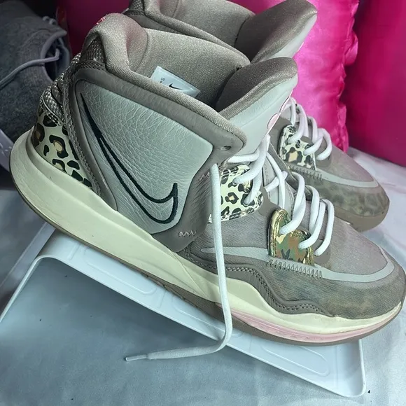 (B)‎ Nike Kyrie Infinity Leopard Print Basketball Shoes Iron Ore Light W, Size 9
