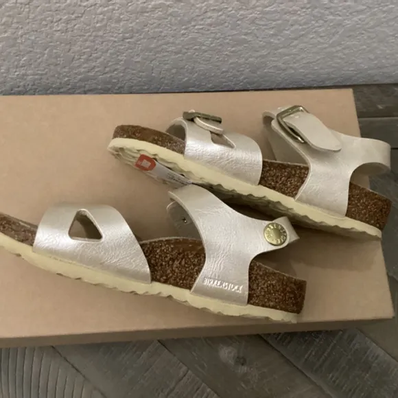 Birkenstock Kids' Rio Sandal, size 7-7.5US / 25EU