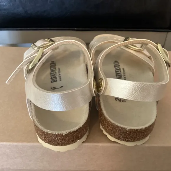 Birkenstock Kids' Rio Sandal, size 7-7.5US / 25EU