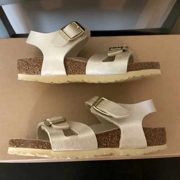 Birkenstock Kids' Rio Sandal, size 7-7.5US / 25EU