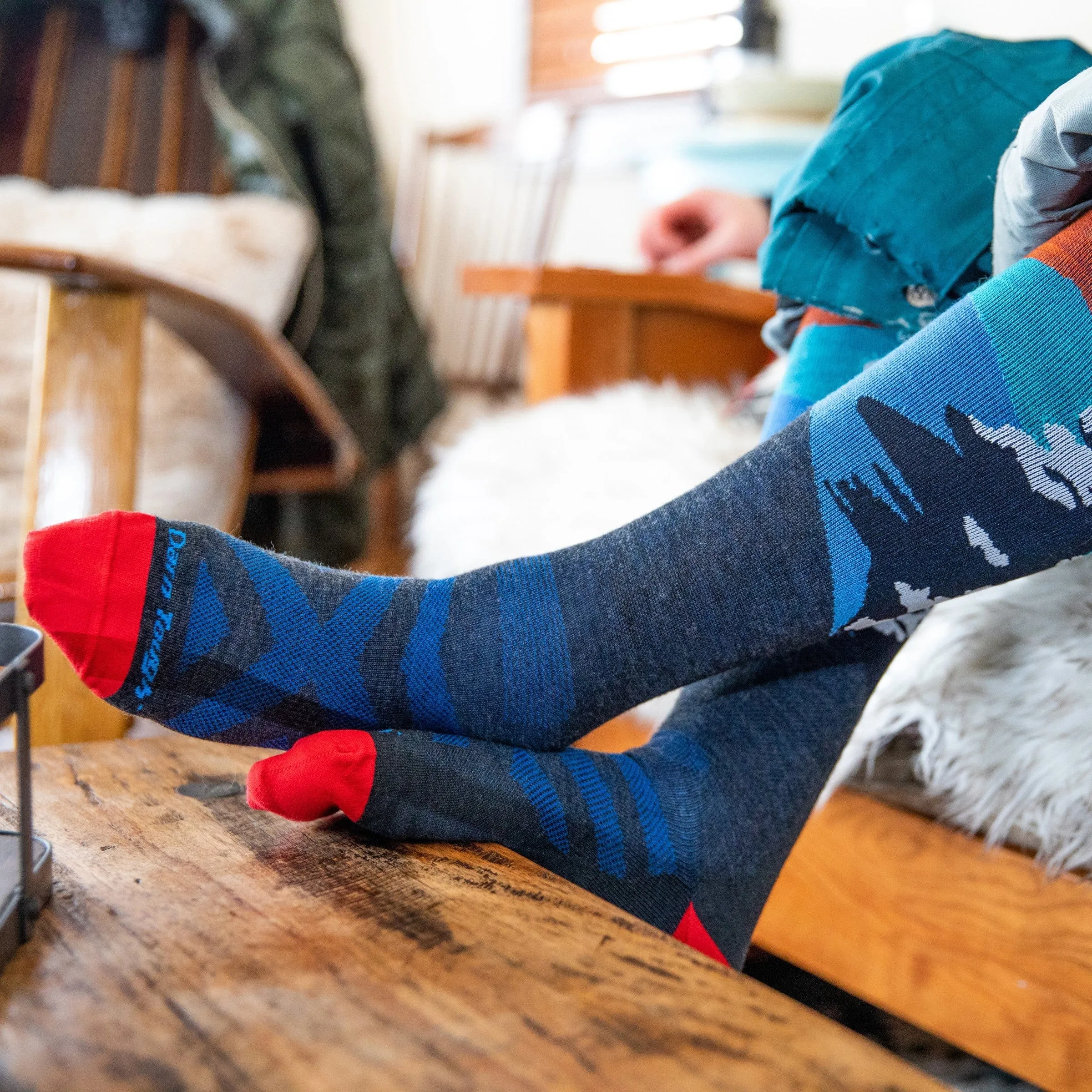 Darn Tough Mens Solstice Over-The-Calf Lightweight Ski & Snowboard Socks