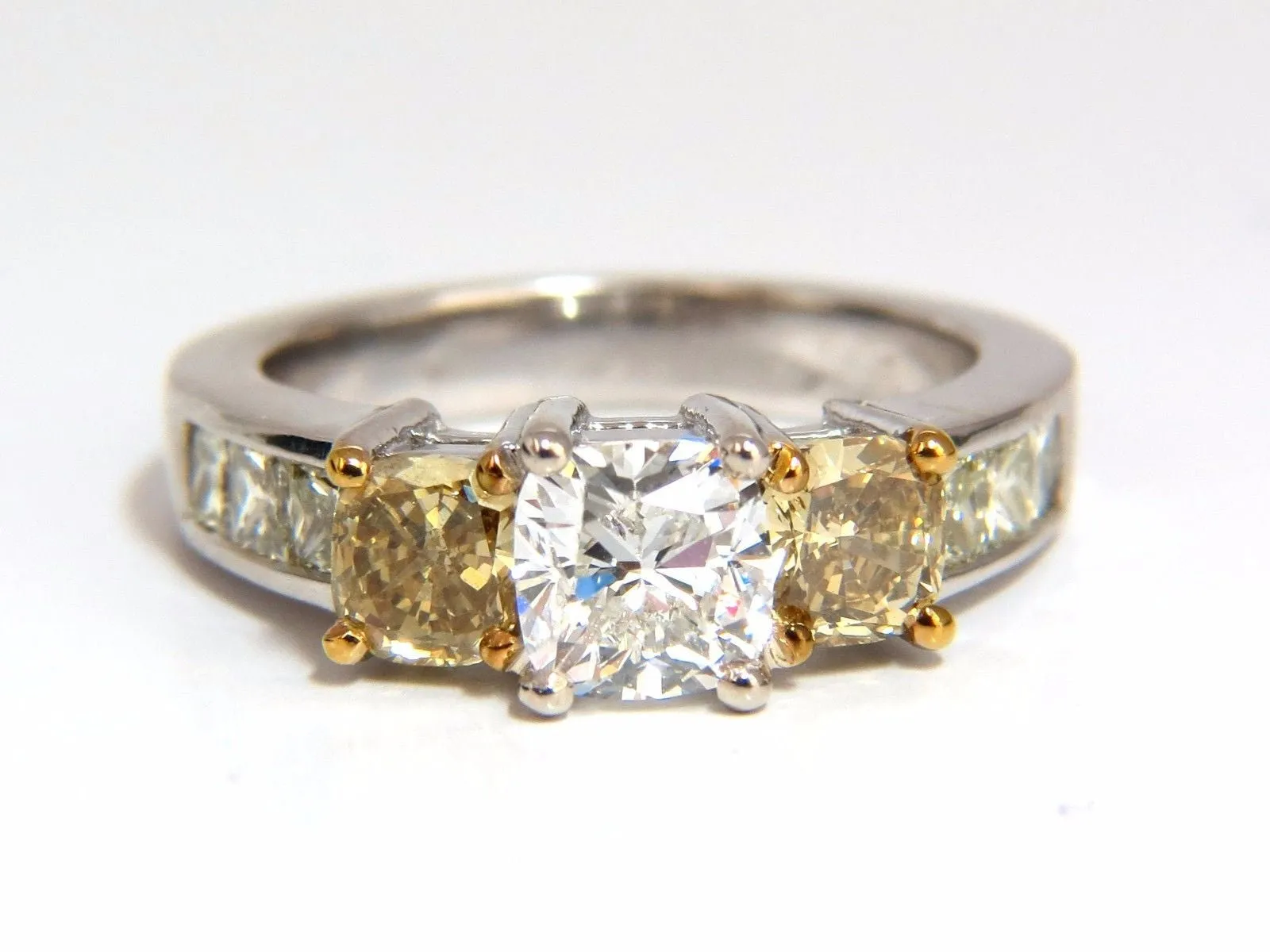 GIA certified 1.01ct Cushion cut diamond & 1.02ct fancy yellows ring 14k G/vvs2