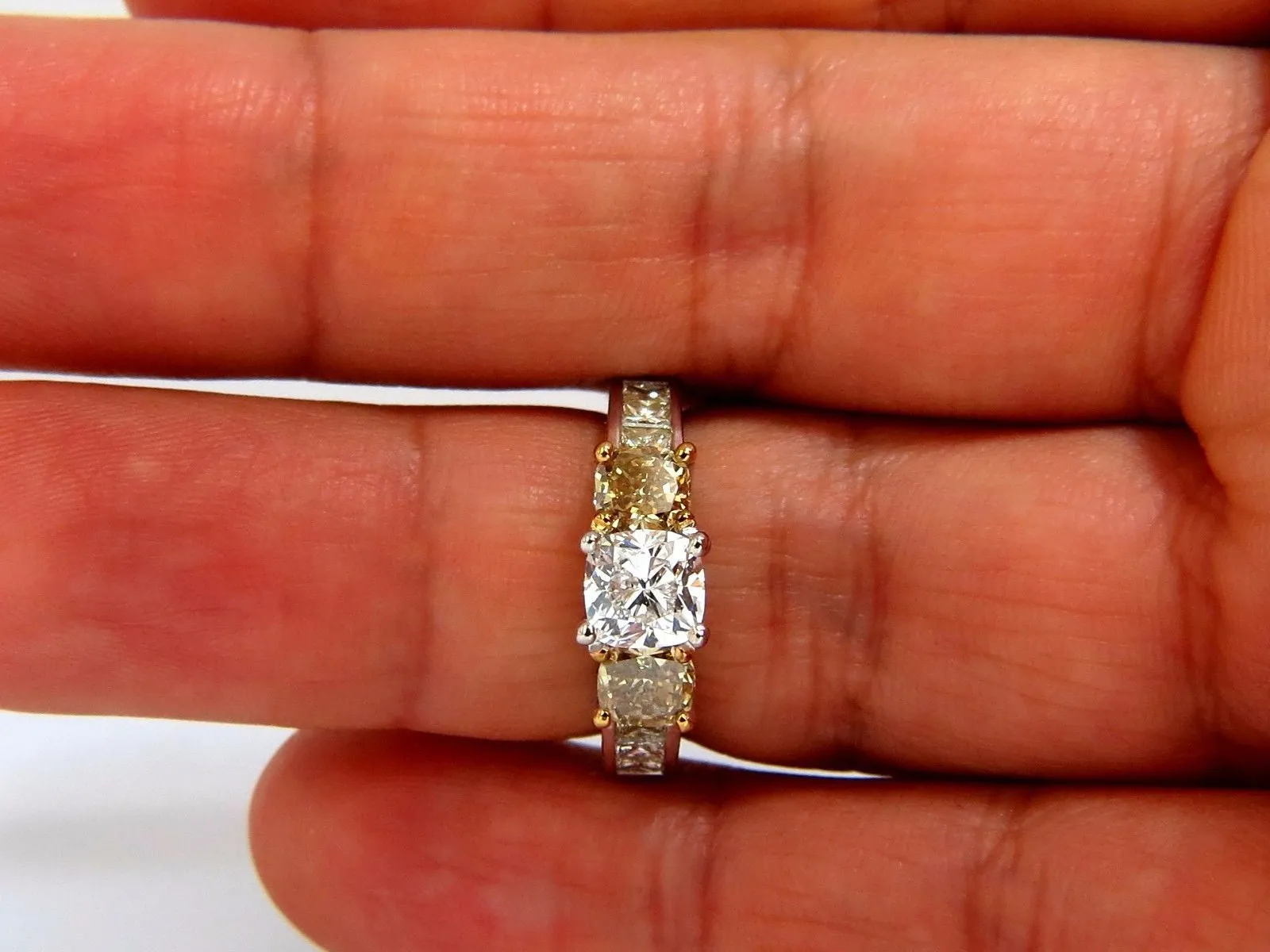 GIA certified 1.01ct Cushion cut diamond & 1.02ct fancy yellows ring 14k G/vvs2