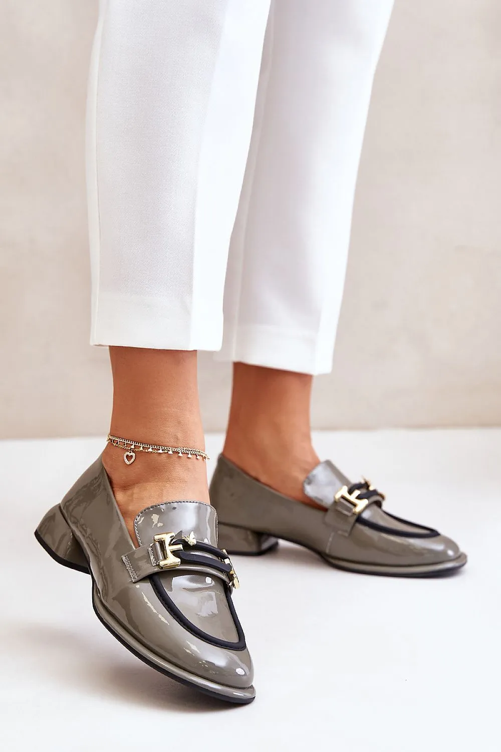 Heeled low shoes