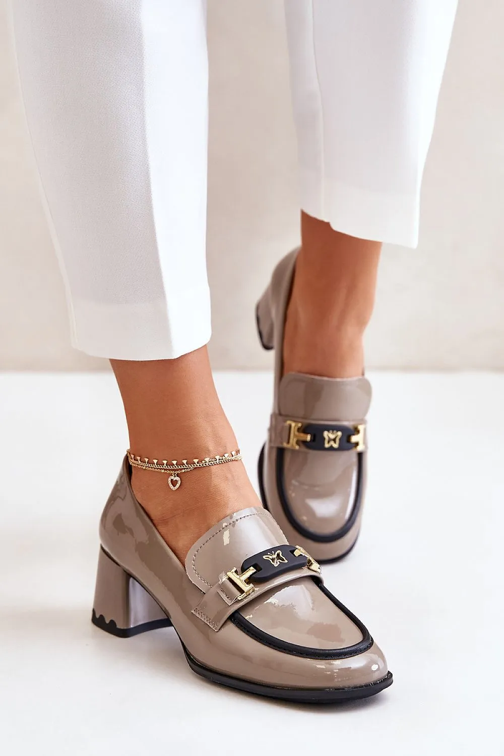 Heeled low shoes