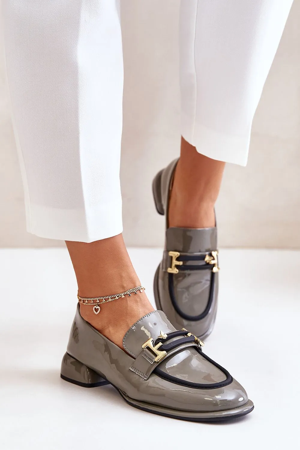 Heeled low shoes