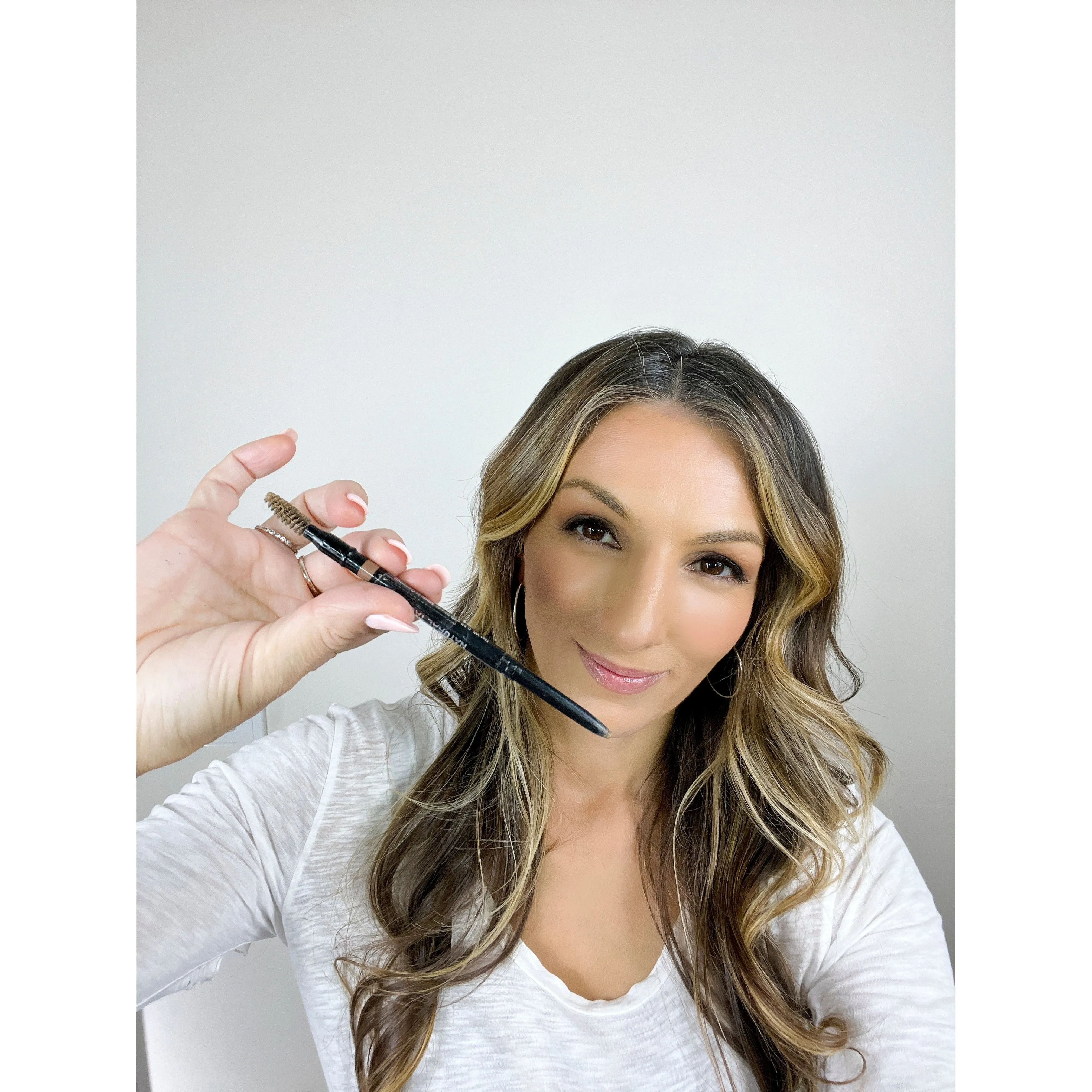 Indelible Brow Twist Out Pencil Long-lasting brow pencil with spoolie