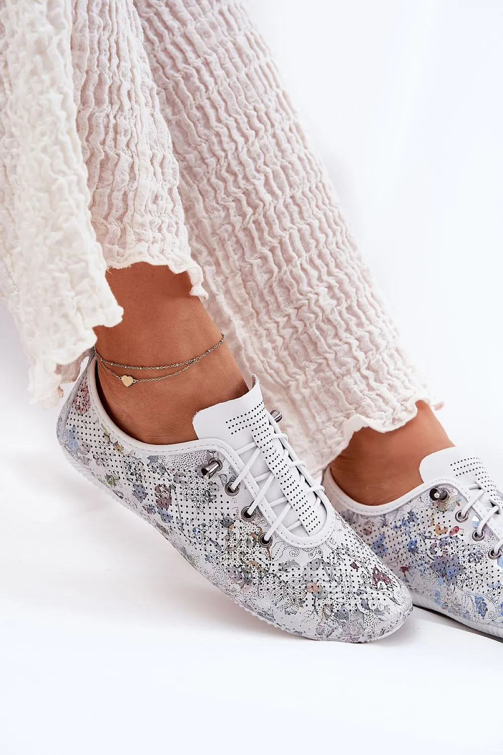 Low Shoes Step in style