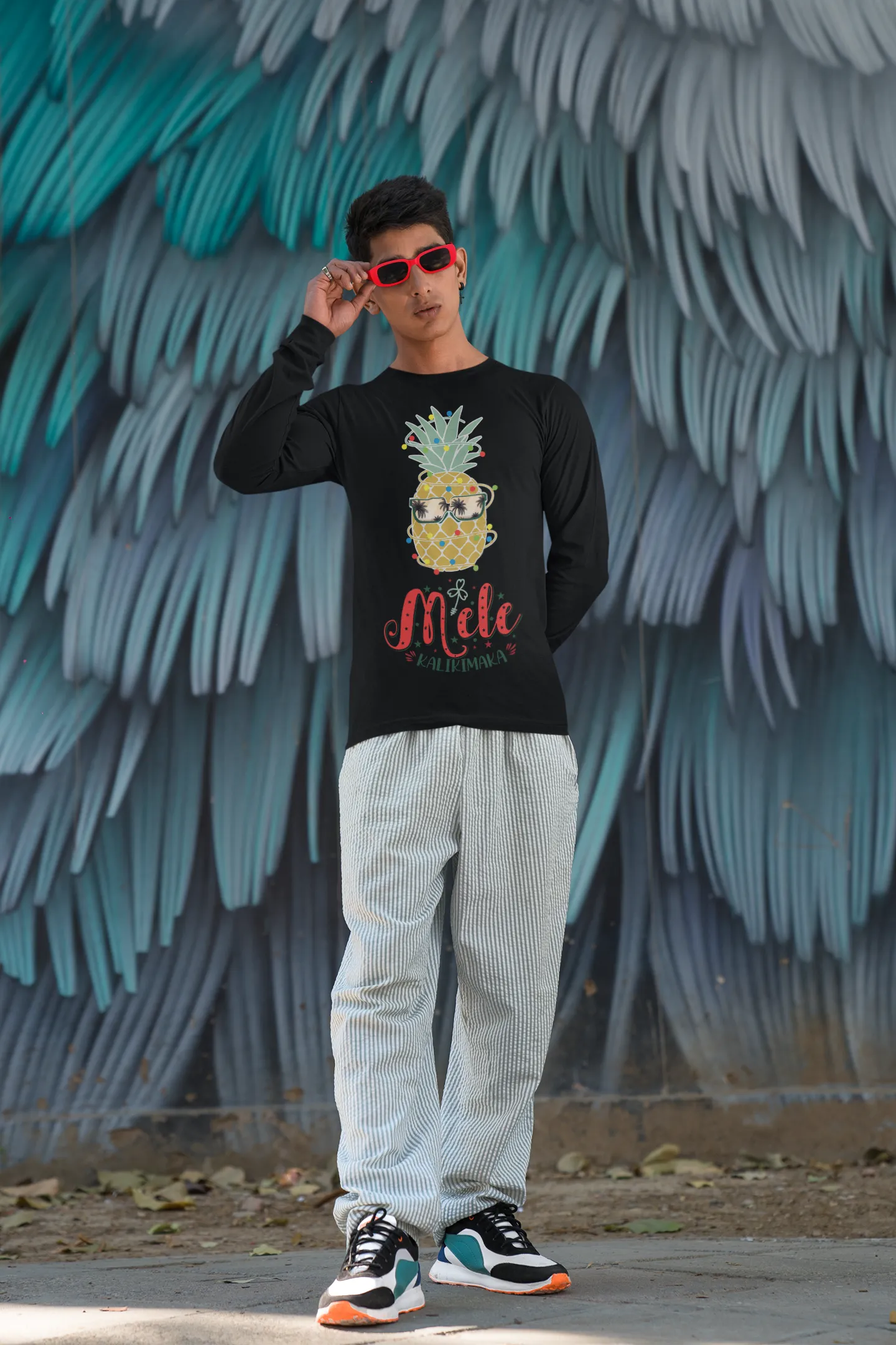 MELE KALIKIMAKA LONG SLEEVE TEE