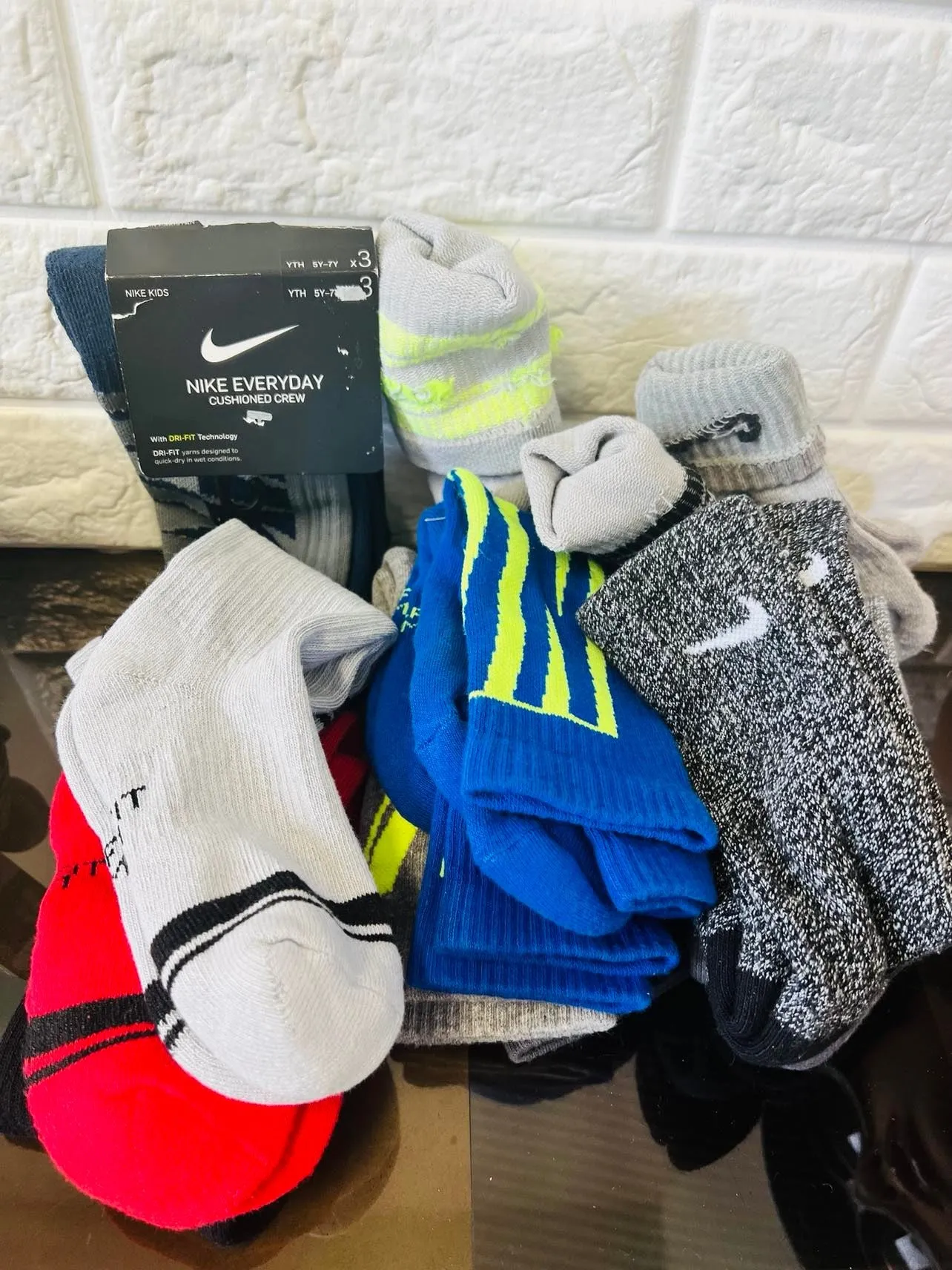 New assorted 14 Pair Youth Nike Dri fit everyday cushion crew socks, Sz M Youth 5Y-7Y
