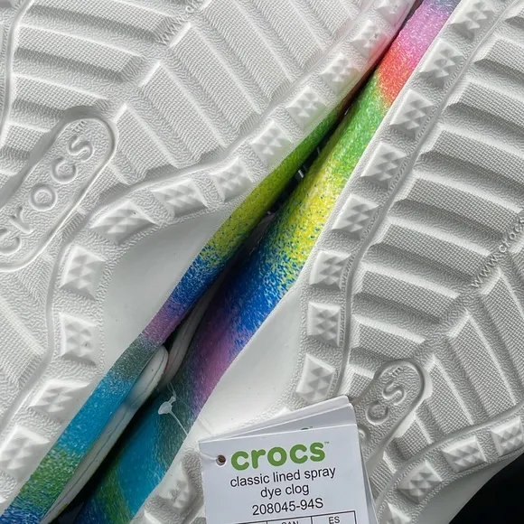 NWT Crocs Classic Fur Lined Spray Dye rainbow Clog in size 13 mens