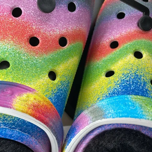 NWT Crocs Classic Fur Lined Spray Dye rainbow Clog in size 13 mens